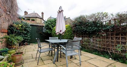 Rose-Tinted Charm, by Veeve