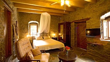 8 Schlafzimmer, Zimmersafe, Schreibtisch, schallisolierte Zimmer