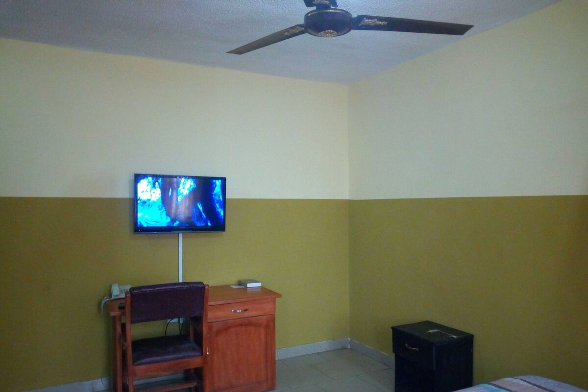 Premium bedding, desk, free WiFi