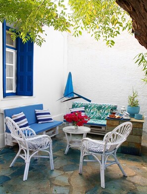 Terrace/patio - Cozy and cute house in the heart of Korissia only minutes away from the shops (Kea)