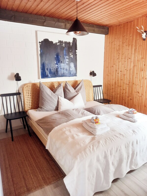 2 bedrooms, in-room safe, iron/ironing board, travel crib