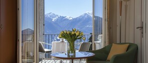 Premium bedding, minibar, desk, free WiFi