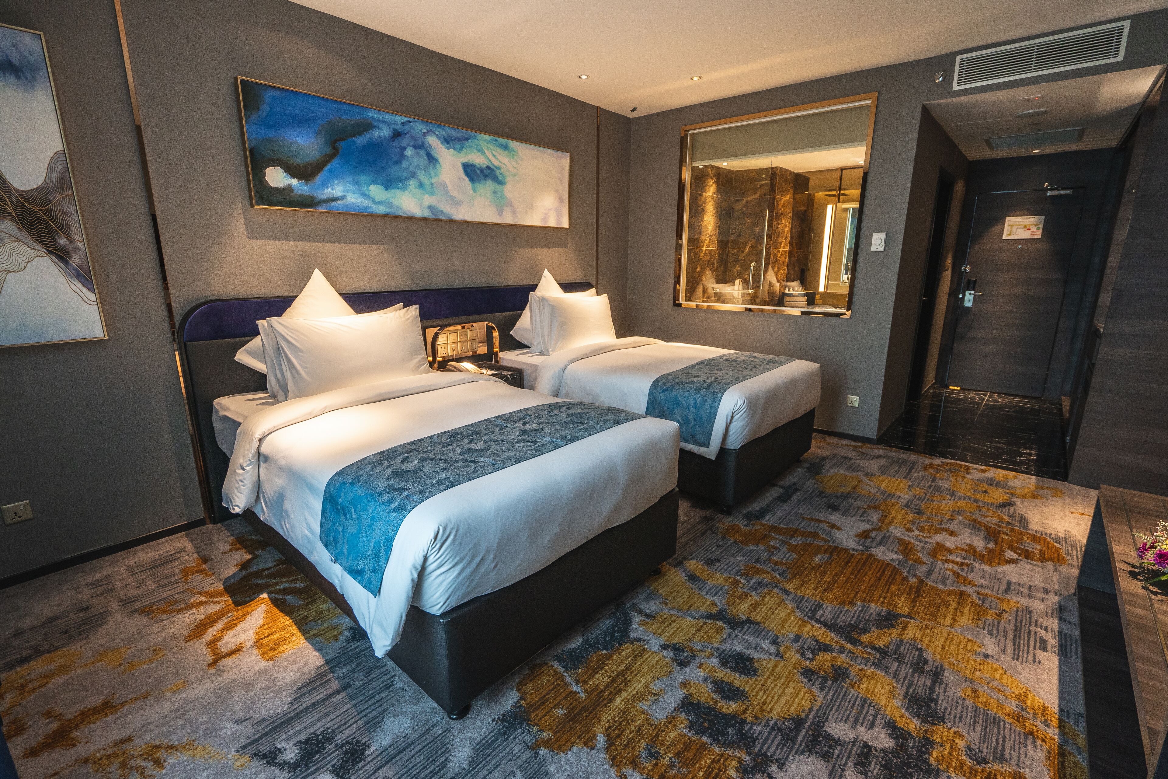 minibar, in-room safe, desk, laptop workspace