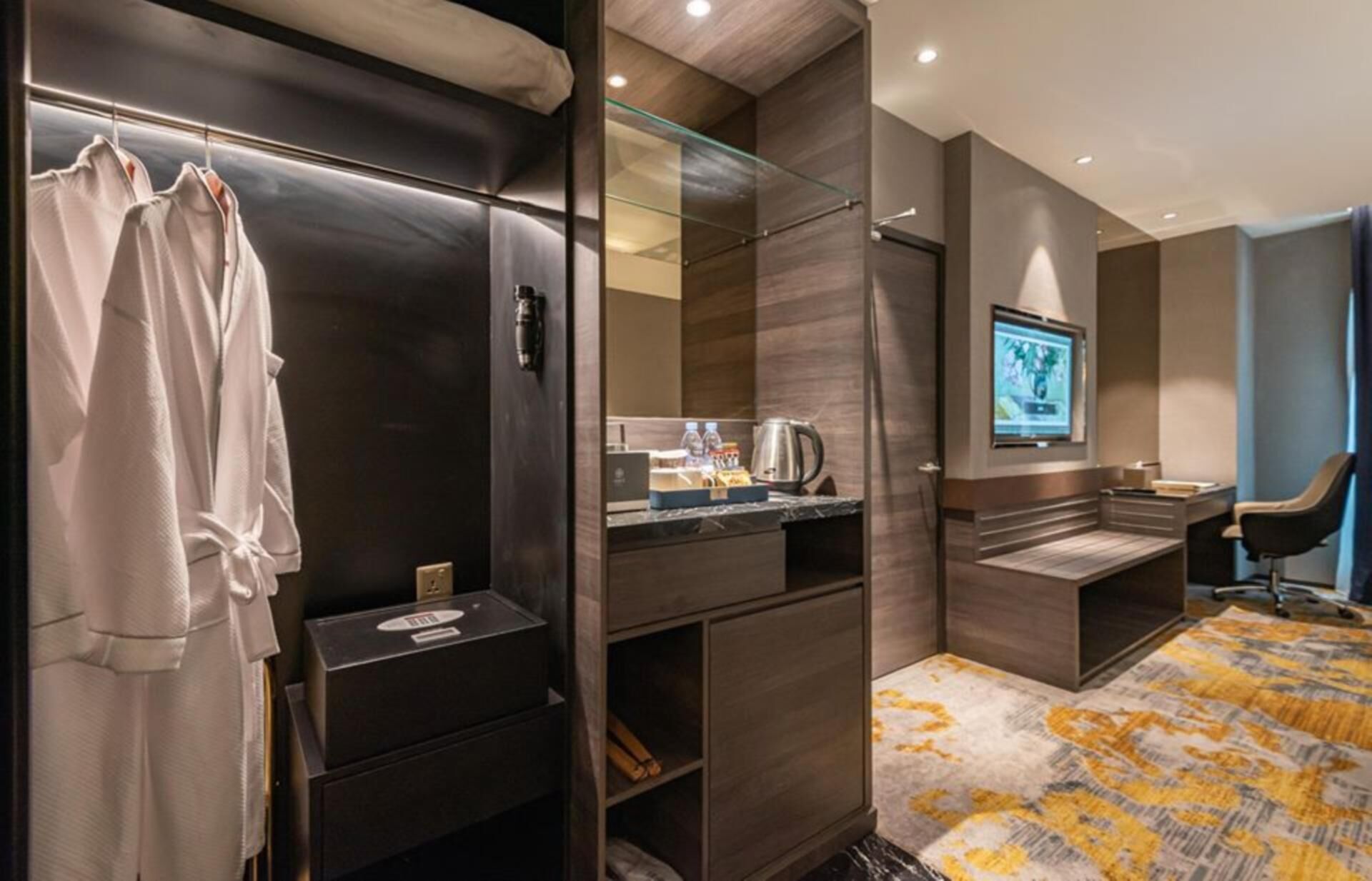minibar, in-room safe, desk, laptop workspace