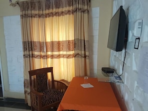 Standard Double Room | Desk, soundproofing, free WiFi, bed sheets