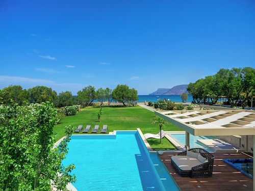Beachfront, Private, Serene Villa with Hydrotherapy Hot Tub and 92 sq.m. Pool