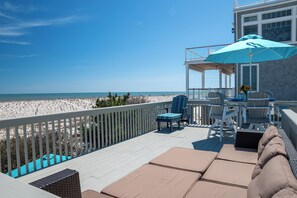 Outdoor dining - PET Friendly 2BR OCEANFRONT Perfect for Small Family or Couple (Long Beach Township)