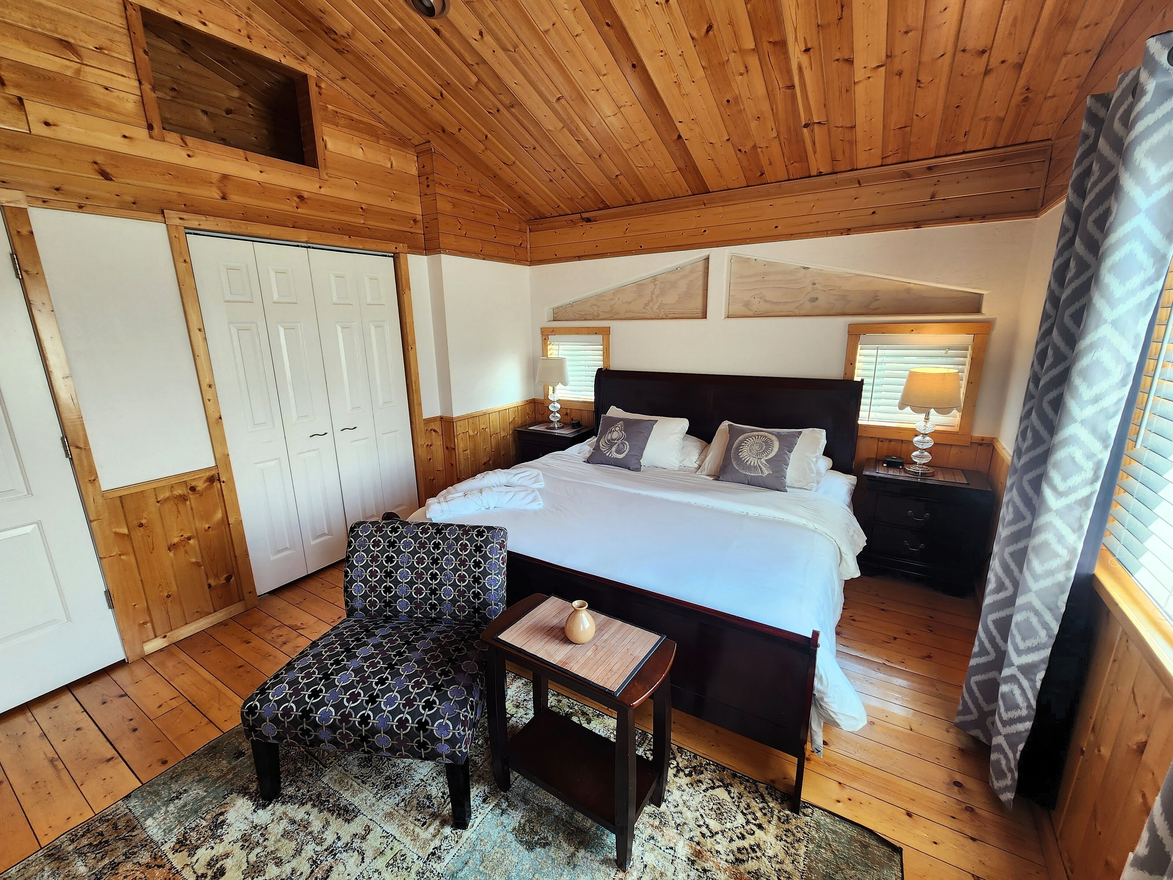 Custom Chalet-Style Townhome in Homer, 4 minute walk to museum and restaurants