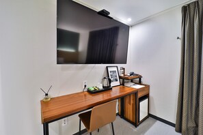 Deluxe Double Room | Hypo-allergenic bedding, individually decorated, individually furnished - Calm Rest Hotel Busan Sasang (Busan)