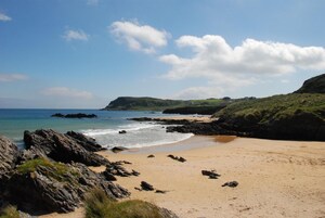 Una playa cerca, arena blanca