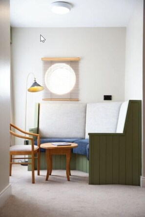 Triple Room - King and Single Bed | 熨斗/熨衣板、免費無線上網、床單、無障礙通道