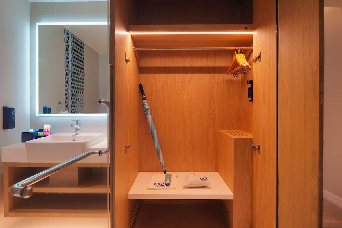 Minibar, in-room safe, desk, laptop workspace