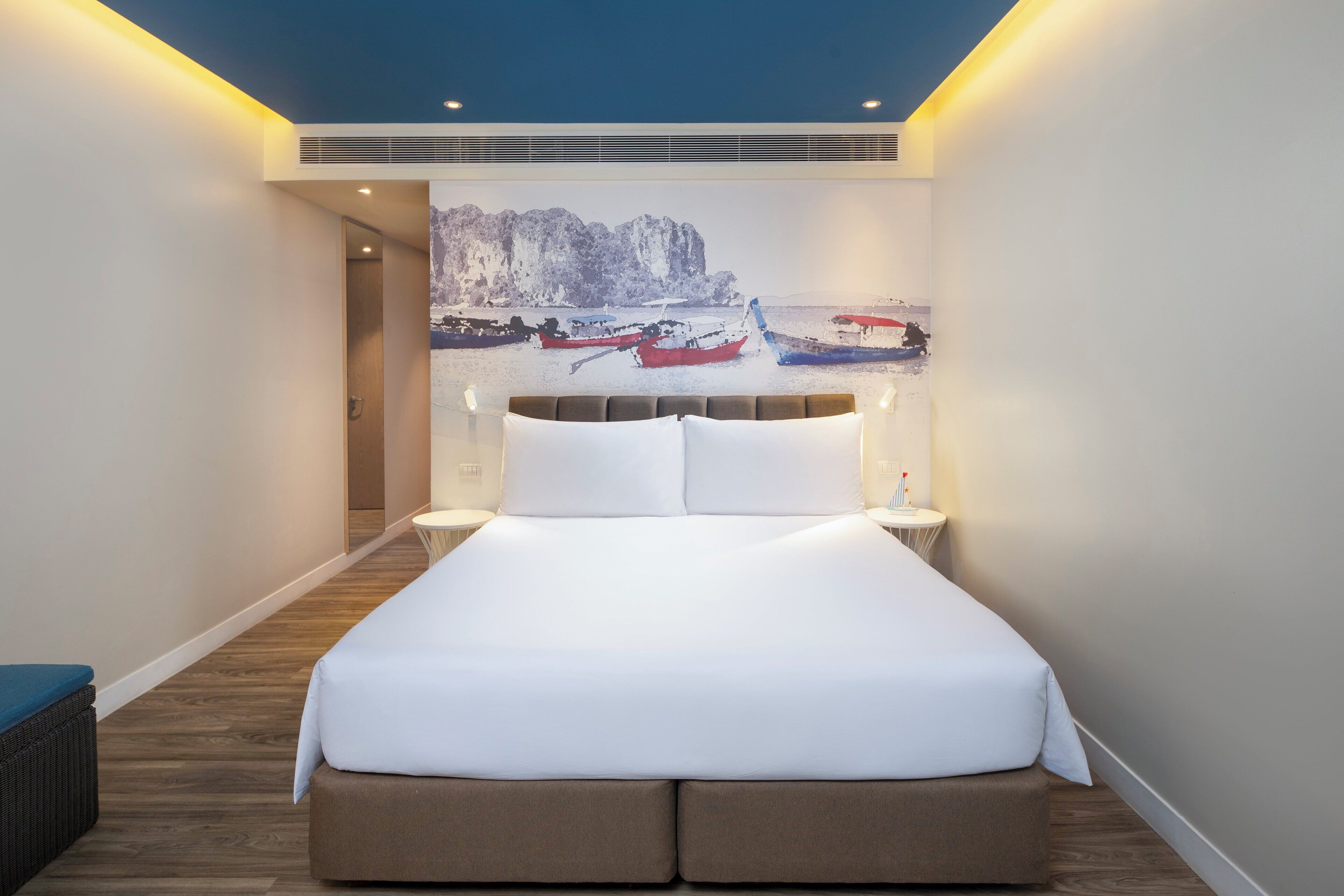 Rom – superior, 1 kingsize-seng | Minibar, safe på rommet, skrivebord og skrivebord for bærbar PC