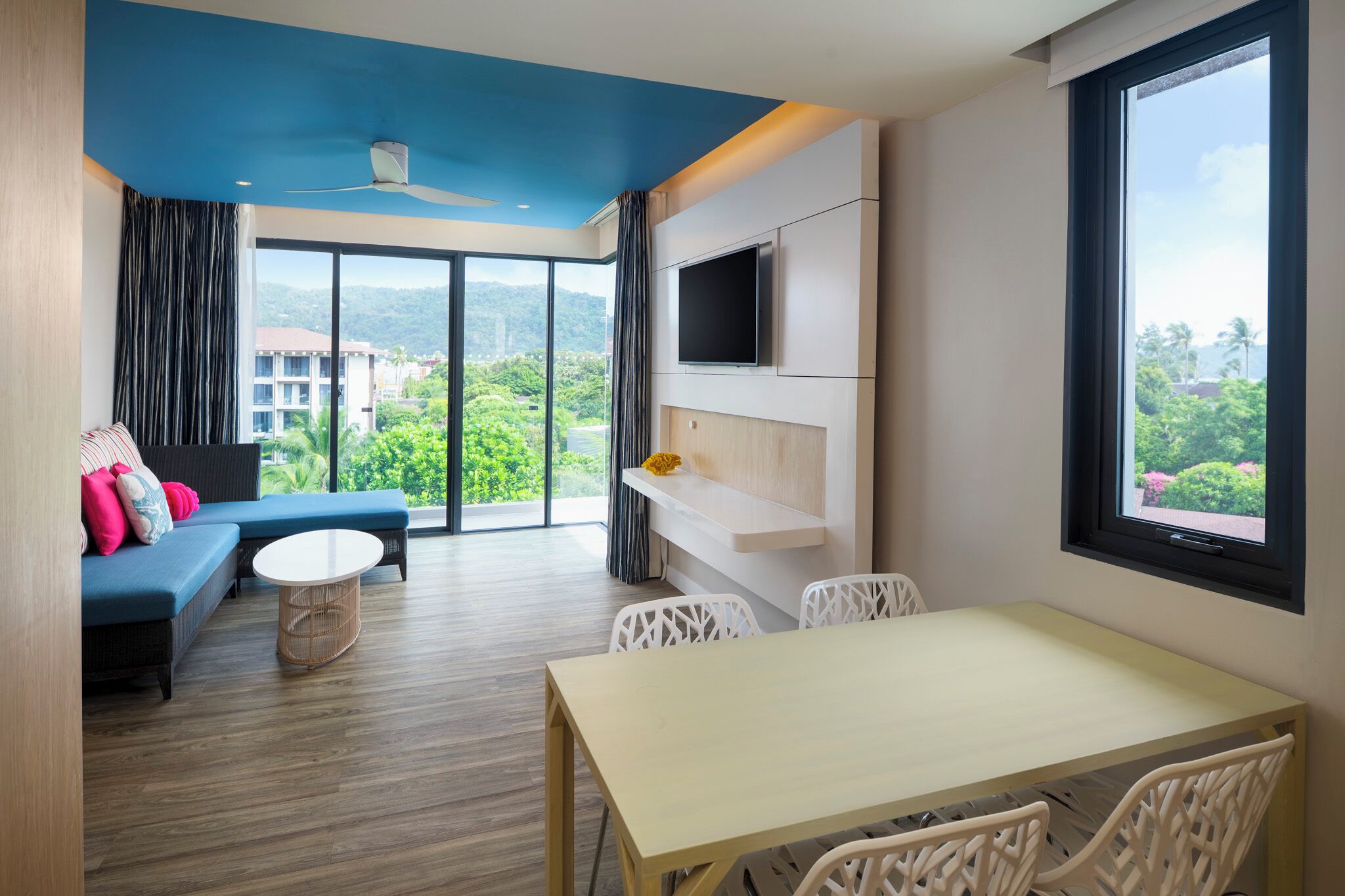 Télévision à écran plat