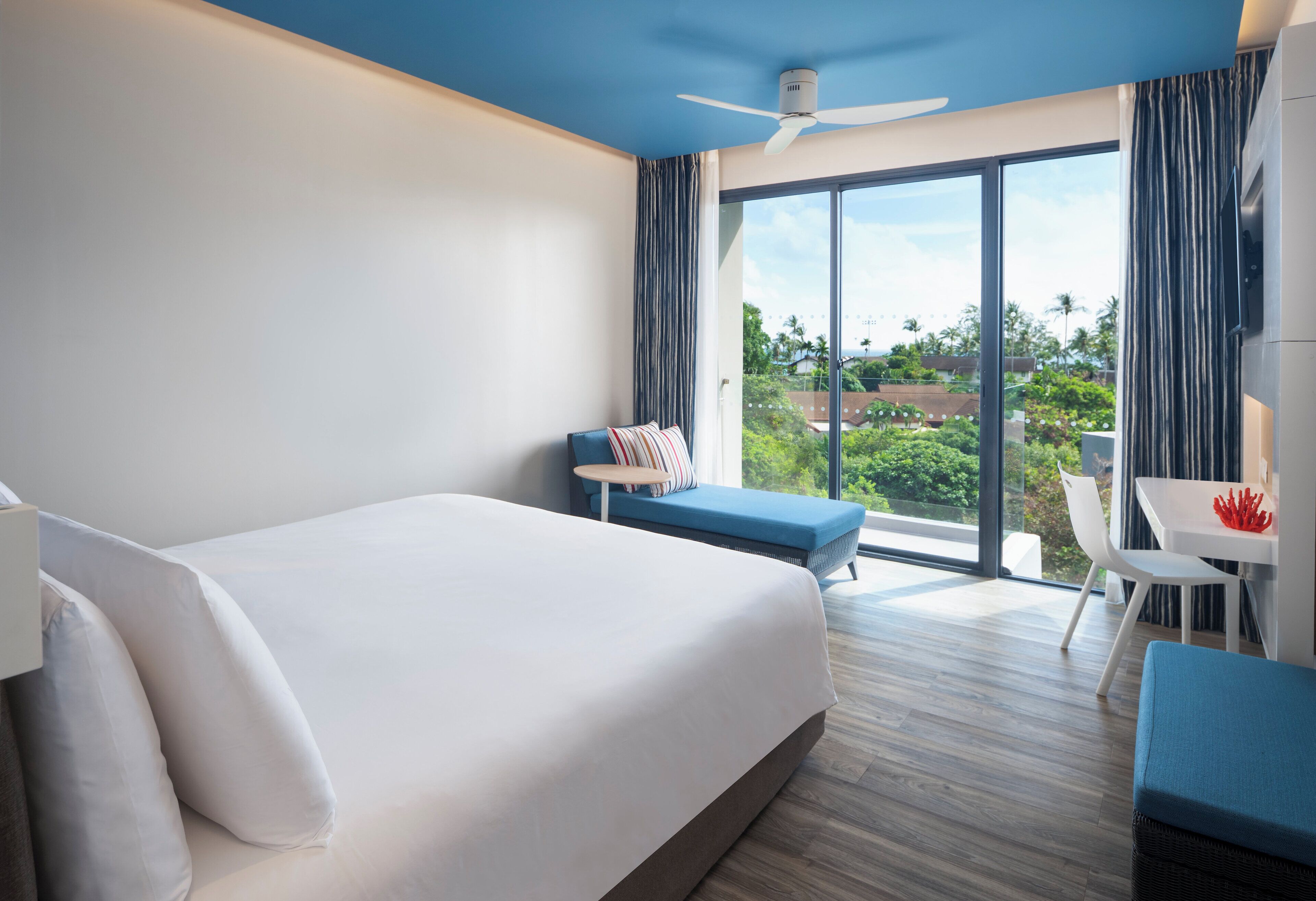 Deluxe Room, 1 King Bed (Sunset) | Minibar, in-room safe, desk, laptop workspace