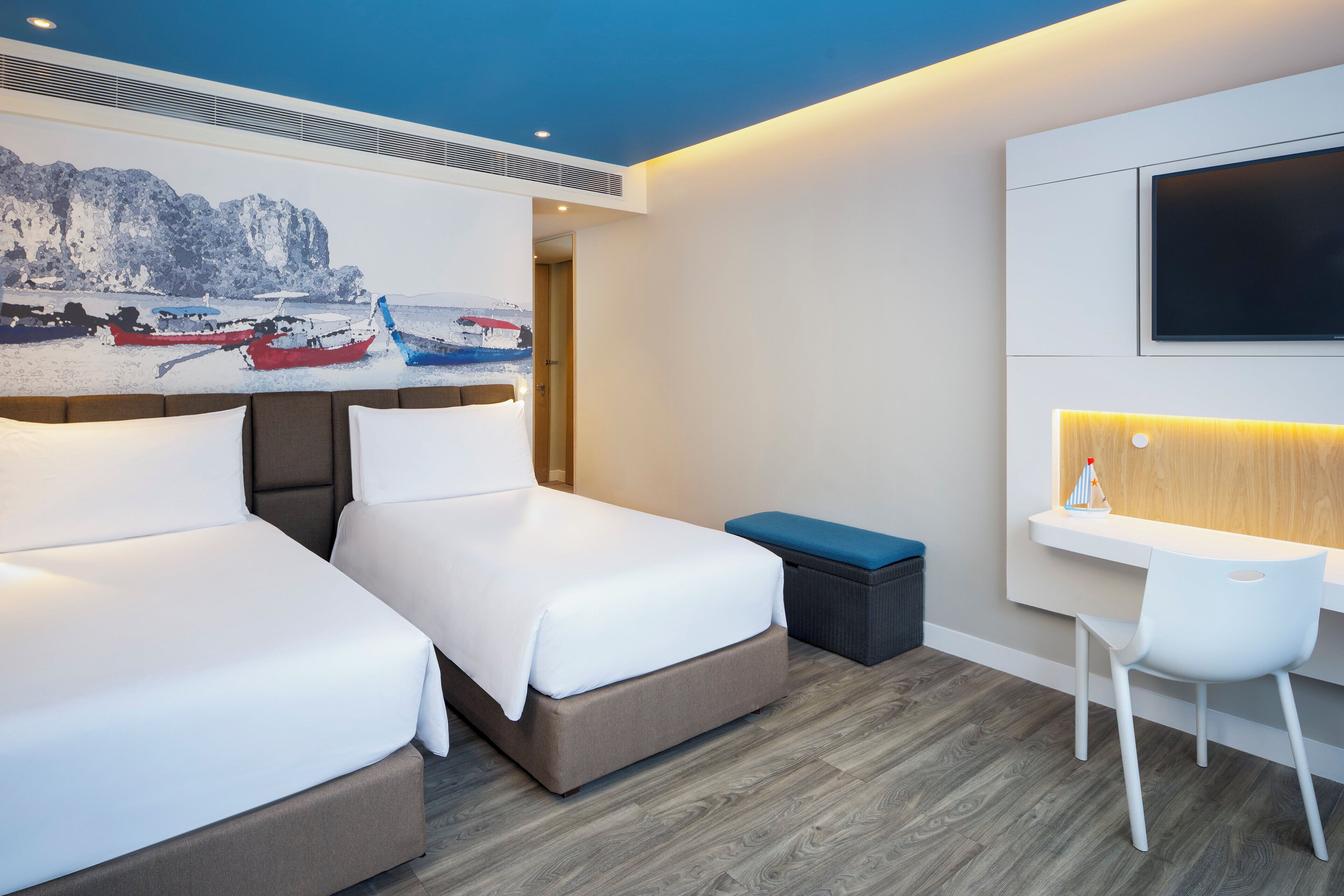 Rom – superior, 2 enkeltsenger | Minibar, safe på rommet, skrivebord og skrivebord for bærbar PC