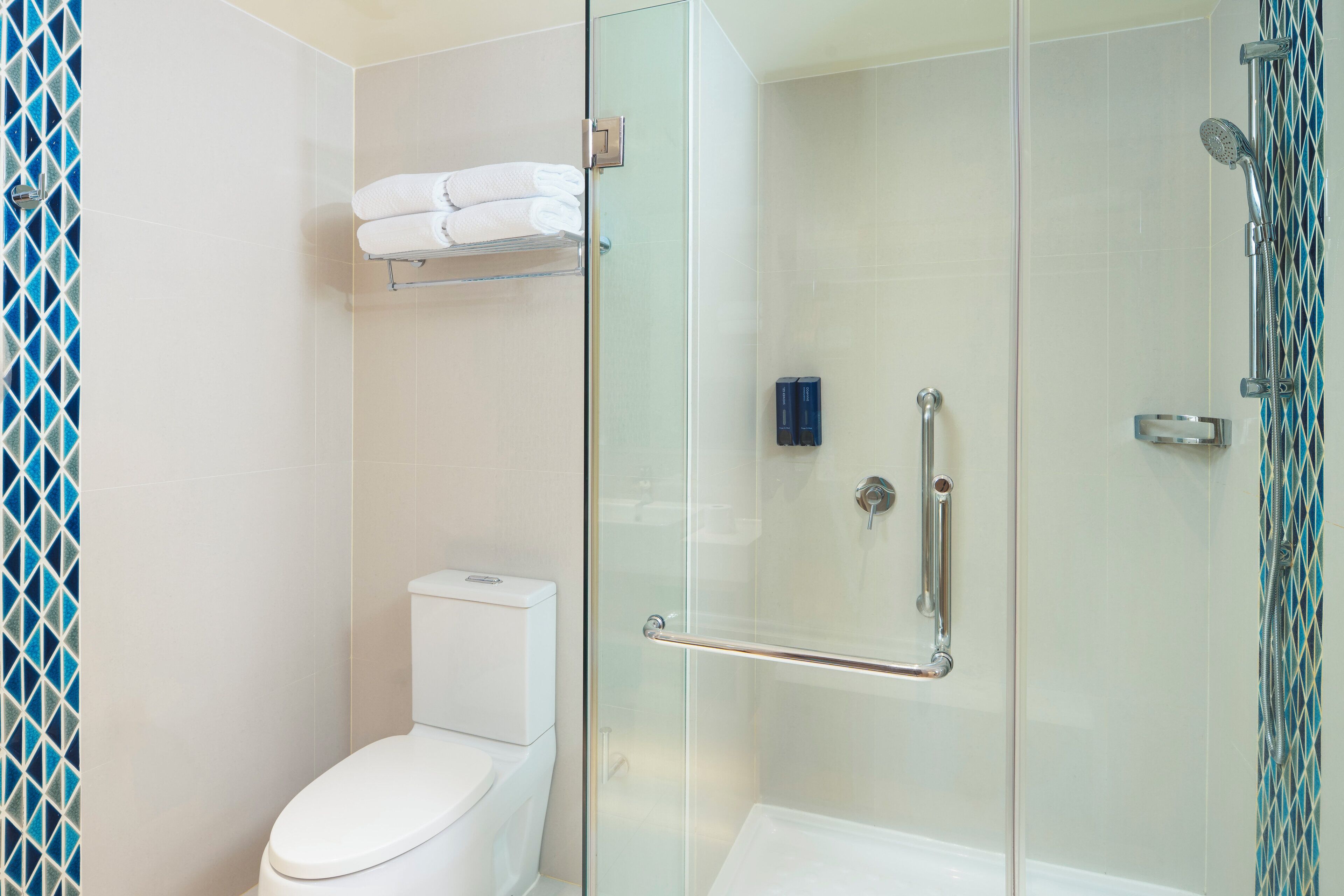 Minibar, safe på rommet, skrivebord og skrivebord for bærbar PC