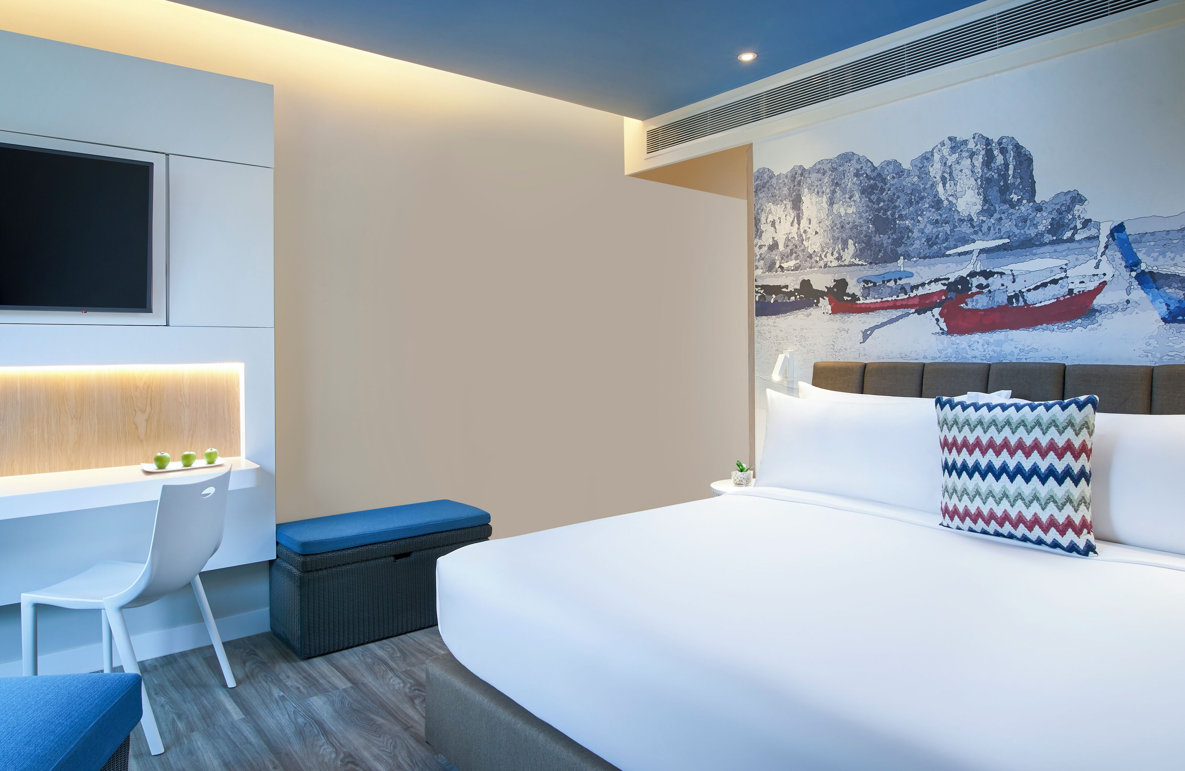 Minibar, in-room safe, desk, laptop workspace