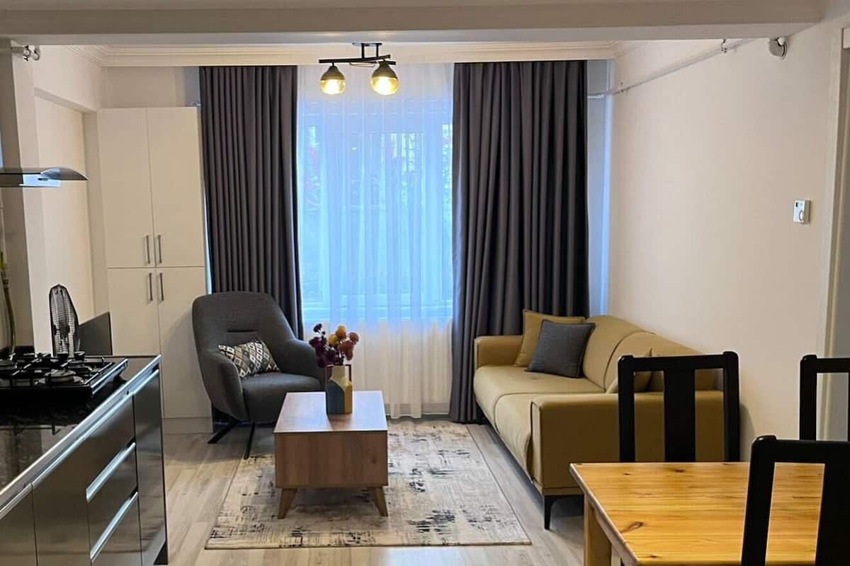 Condo urbano, 1 cama Queen size y sofá cama, para no fumadores, cocineta | 3 habitaciones, ropa de cama de alta calidad y decoración personalizada
