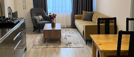 Condo urbano, 1 cama Queen e sofá-cama, para não fumantes, cozinha americana | 3 quartos, roupas de cama premium, individualmente decorados
