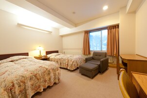 Quarto (Western Style) | Cofres nos quartos, escrivaninha, espaço de trabalho para notebook