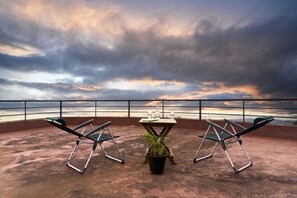 Sunset View Cottage with Jacuzzi | 1 phòng ngủ, minibar, két bảo mật tại phòng, bàn 