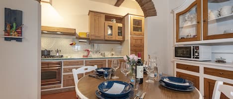 Apartment, 2 Bedrooms | In-room dining