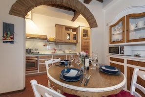Apartment, 2 Bedrooms | In-room dining