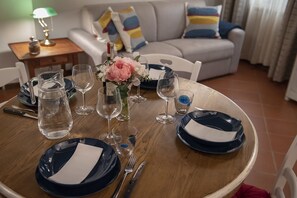 Apartment, 2 Bedrooms | In-room dining