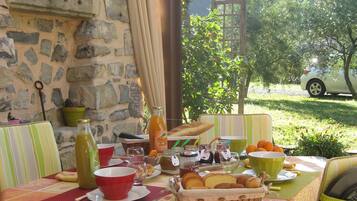 Free daily full breakfast