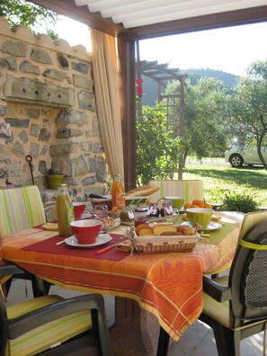 Gratis komplett frukost varje dag 