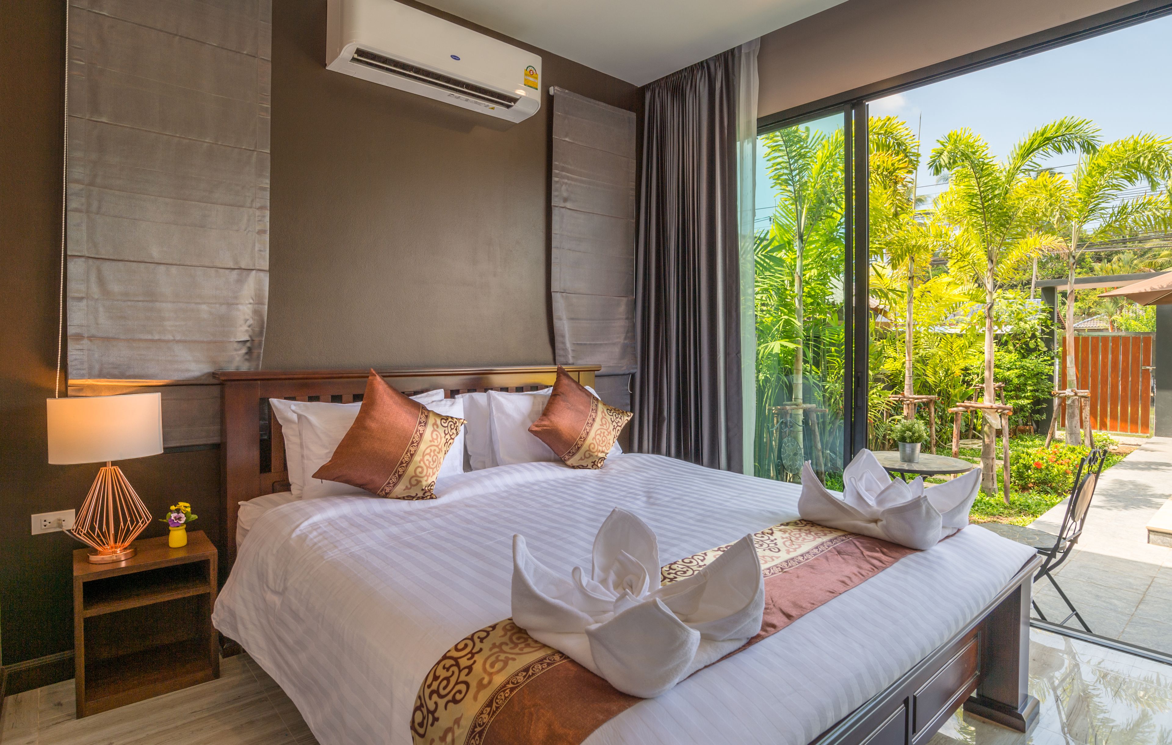 Family Villa | 3 bedrooms, desk, soundproofing, iron/ironing board