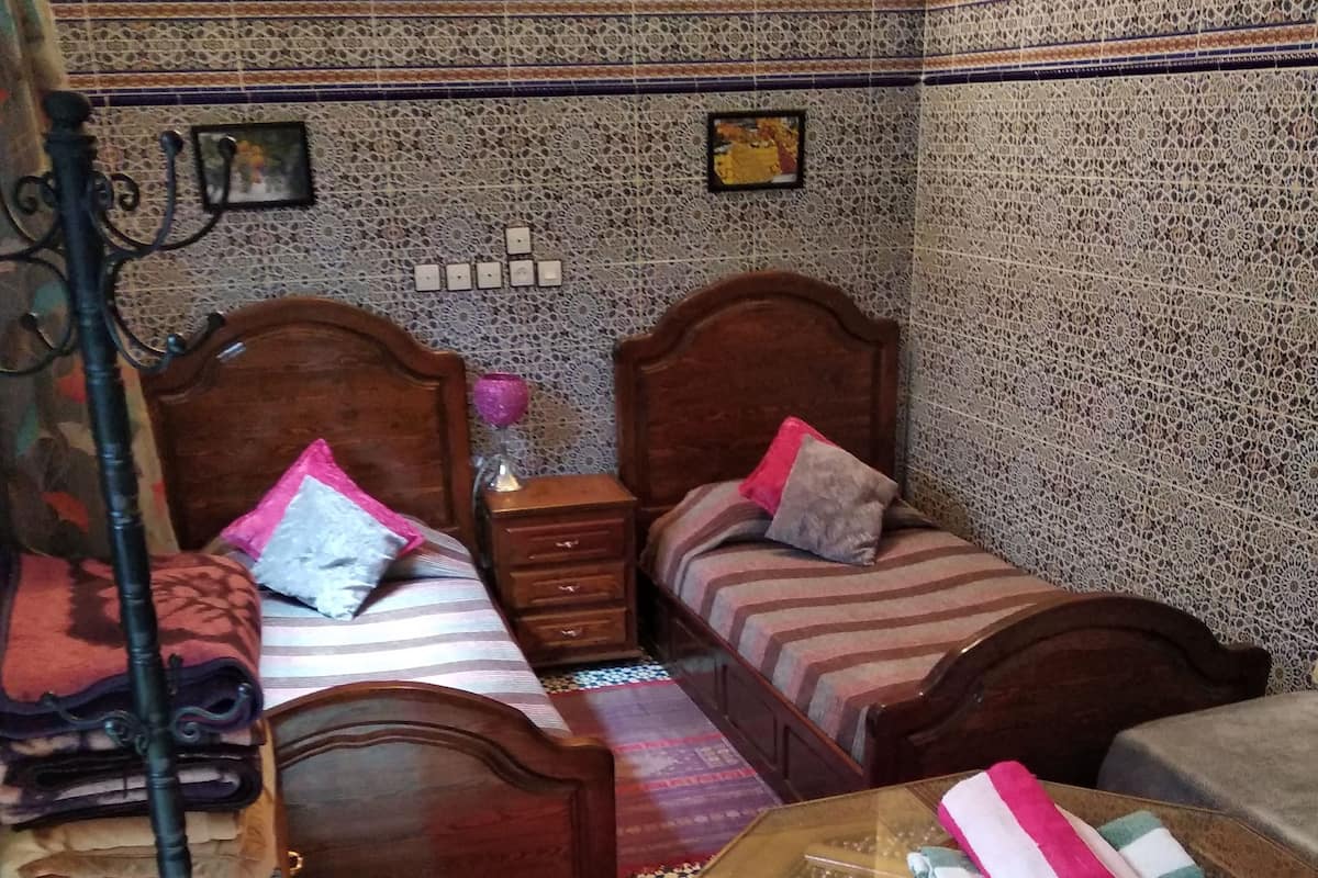 Royal Twin Room, Non Smoking | Desk, iron/ironing board (on request), cots/infant beds, rollaway beds