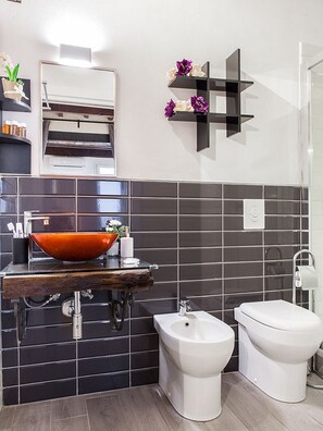 Appartamento, 1 camera da letto | Bagno | Doccia, bidet, asciugamani