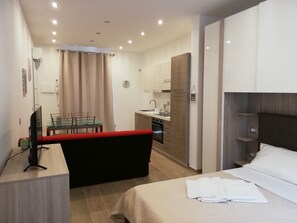 Bügeleisen/Bügelbrett, kostenloses WLAN, Bettwäsche