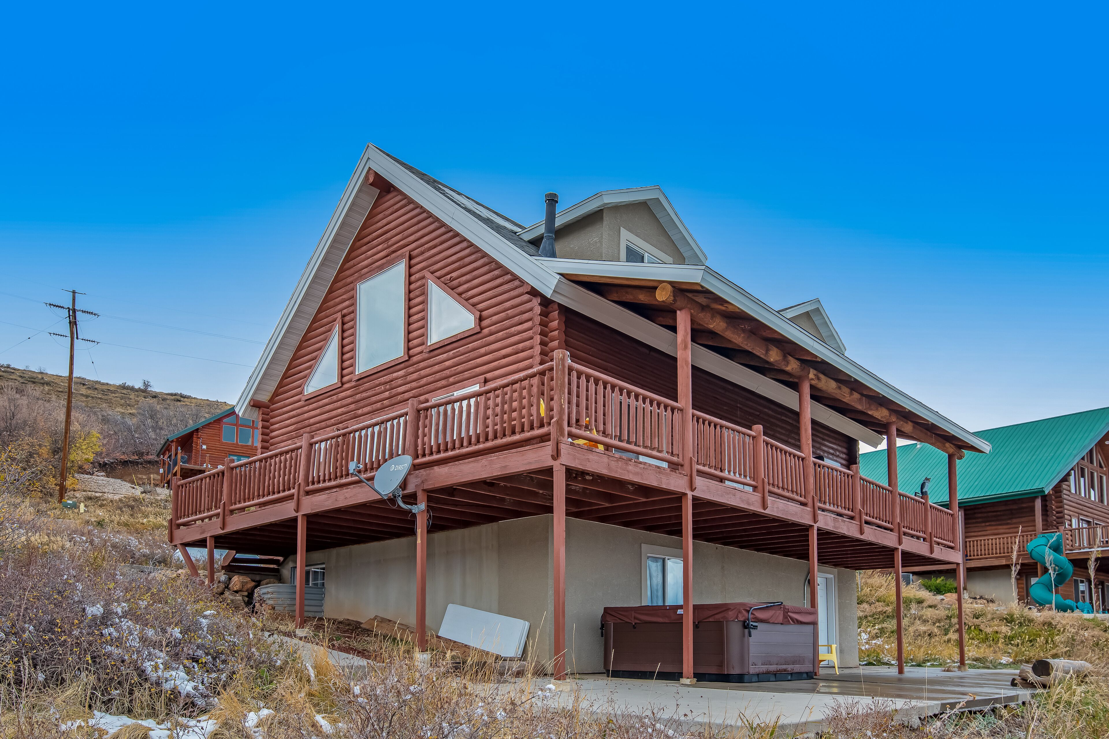 Cabin w/ Scenic Views, W/D, Central AC, WiFi, Deck, Ping-Pong, and Gas Grill