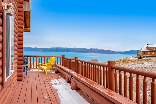 Cabin w/ Scenic Views, W/D, Central AC, WiFi, Deck, Ping-Pong, and Gas Grill