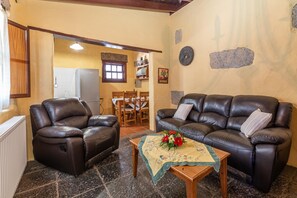 TV - Experience Organic Farm Stay at Restored Estate Finca Las Dulces in Be (Guía de Isora)