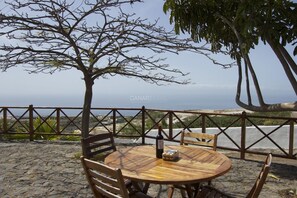 Outdoor dining - Experience Organic Farm Stay at Restored Estate Finca Las Dulces in Be (Guía de Isora)