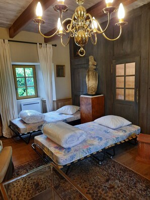 9 chambres, bureau, fer et planche à repasser, Wi-Fi