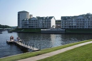 Exterior - 611 Parkview Bay 3 bedroom, 1st floor, Overlooks Pool, Lakefront, FREE WIFI (Osage Beach)