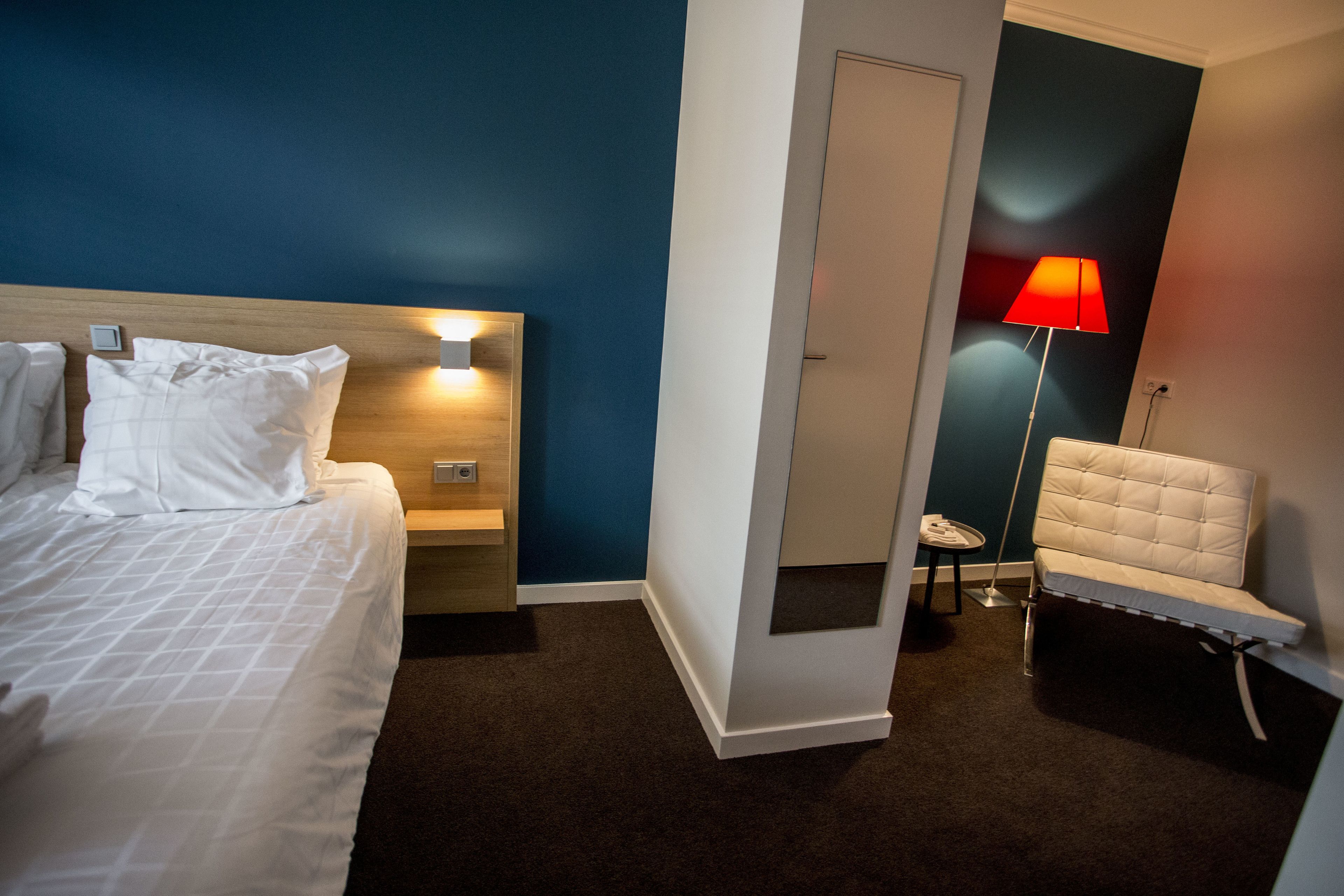 comfort room | in-room safe, desk, cots/infant beds, free wifi