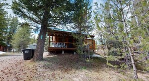 Exterior - Yellowstone NP | Sleeps 8 | Fire Pit & BBQ (Island Park)