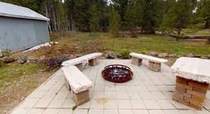 Property grounds - Yellowstone NP | Sleeps 8 | Fire Pit & BBQ (Island Park)