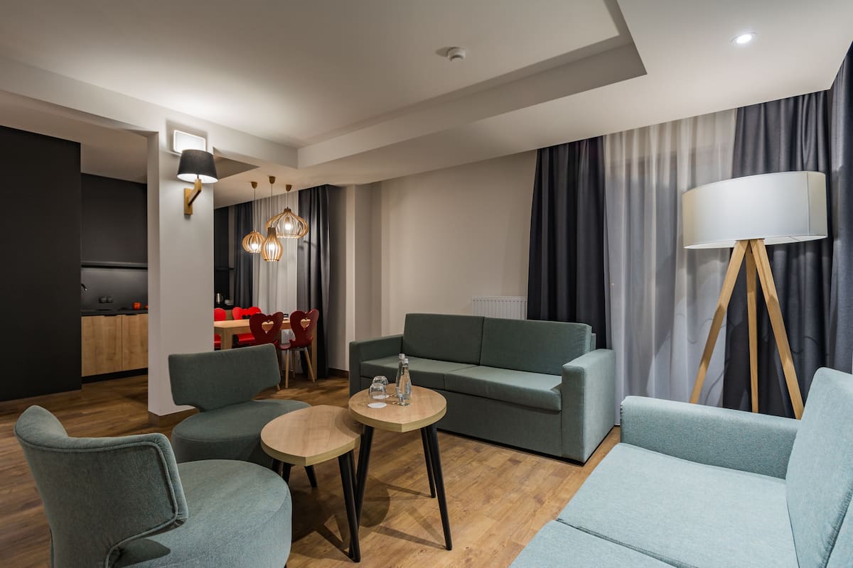 Zimmersafe, Verdunkelungsvorhänge, schallisolierte Zimmer