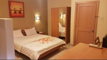 Royal-Suite | Zimmersafe, Schreibtisch, kostenloses WLAN, Bettwäsche