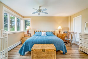 3 slaapkamers, een strijkplank/strijkijzer, wifi, beddengoed