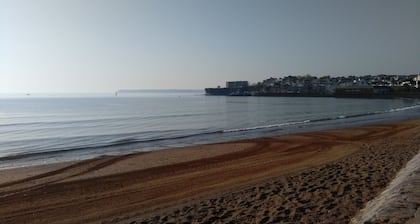 Un confortable cÎtier confortable, niché dans un quartier calme, à quelques pas de la rive.