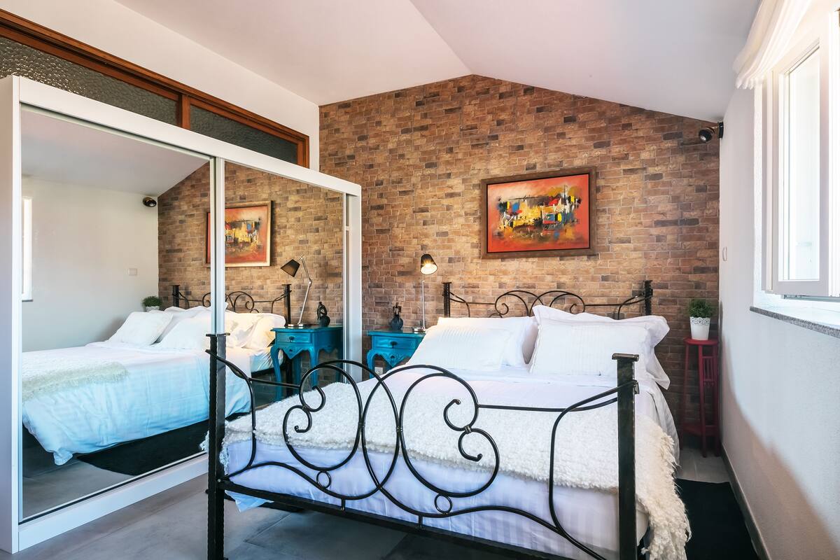 1 bedroom, in-room safe, individually decorated, individually furnished