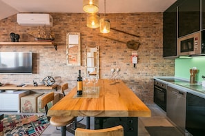 Family Apartment, 1 Bedroom, City View | In-room dining - Merc Porto Ribeira's Up place (Porto)